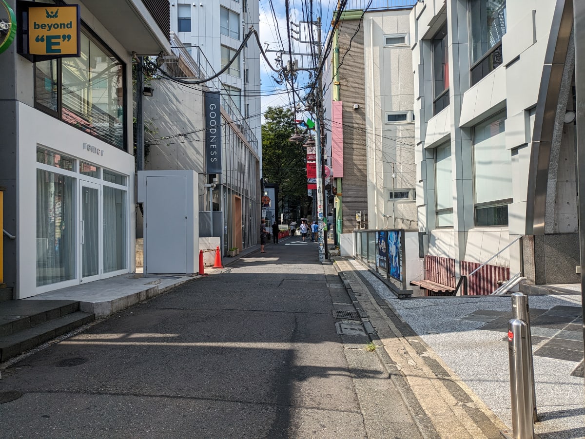 v20241120174114/fresh/building/J00100358107_8