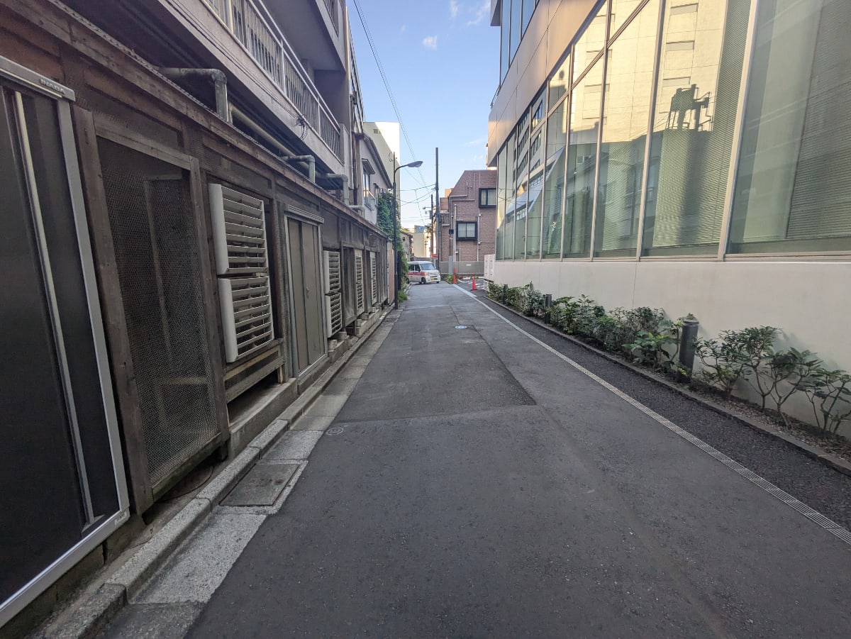 v20241120174114/fresh/building/J00100366692_16