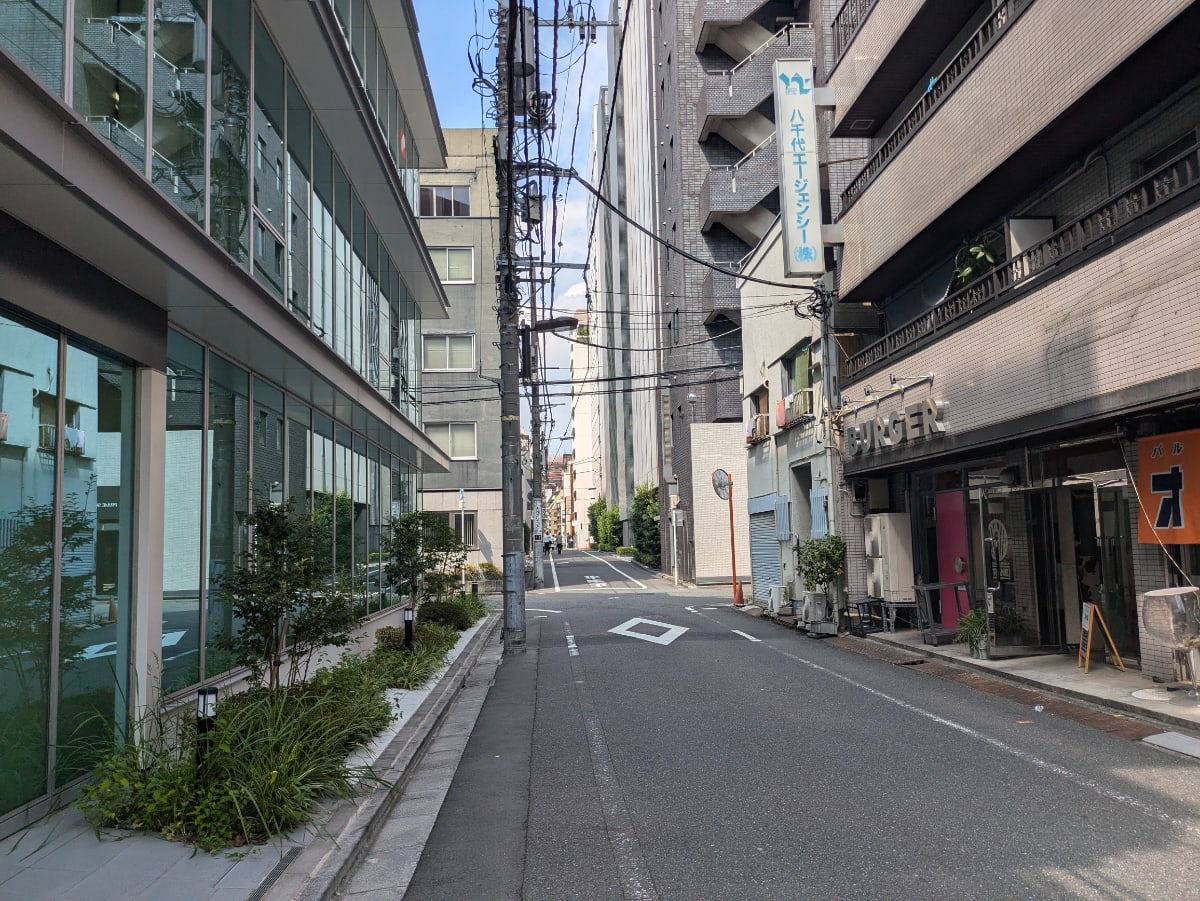 v20241120174114/fresh/building/J00100370404_2