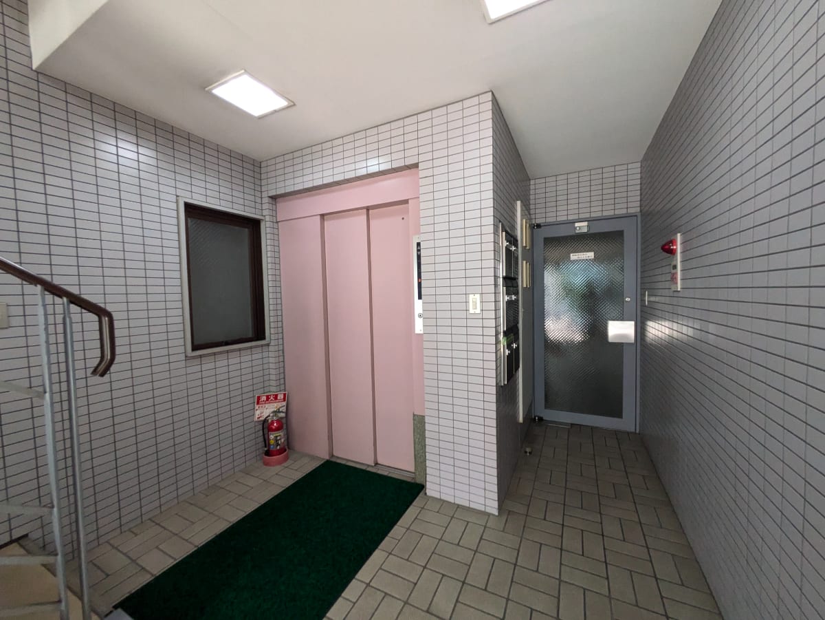 v20241120174114/fresh/building/J00100370404_4
