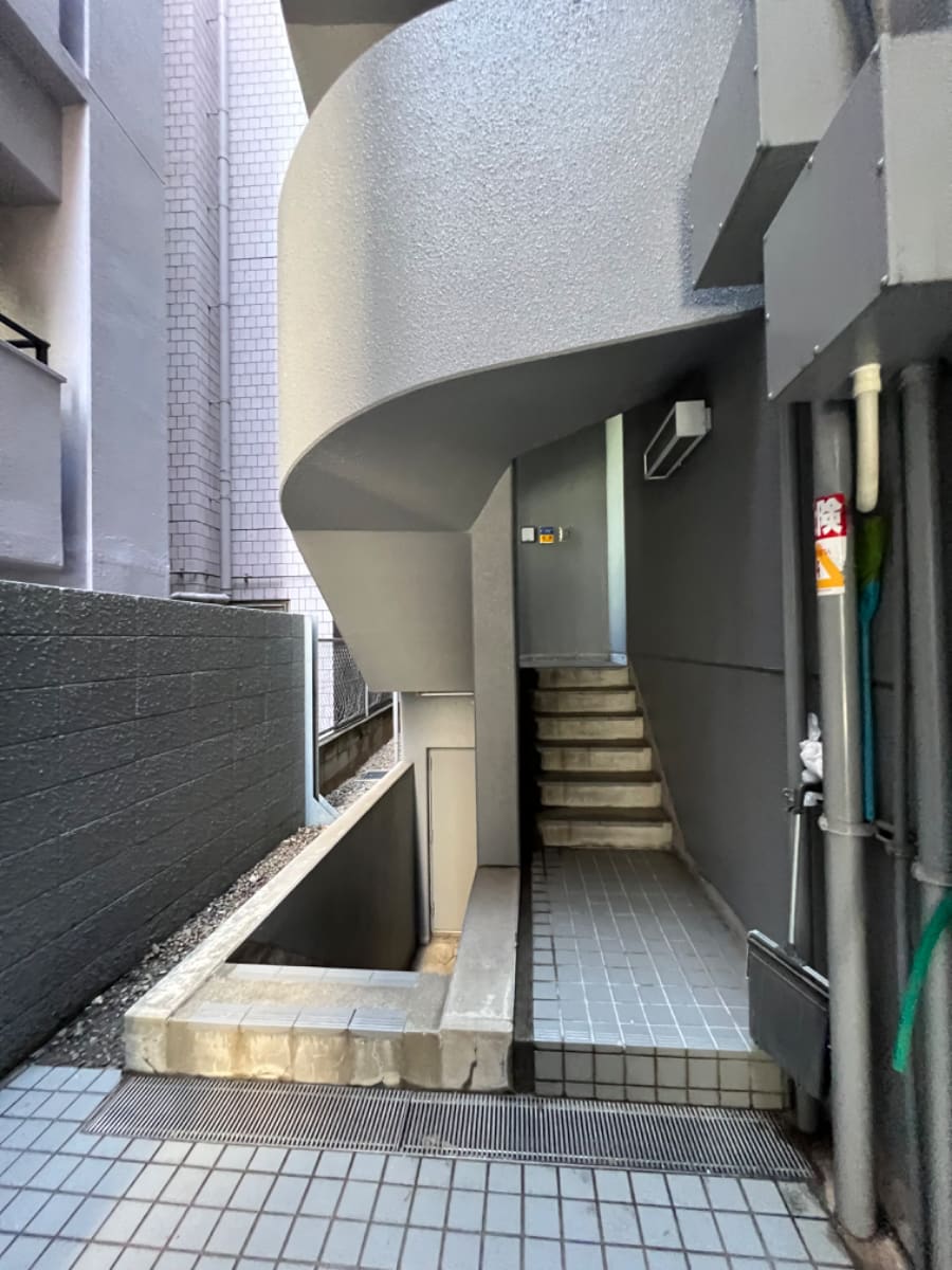 v20241125174106/fresh/building/J00100357460_14