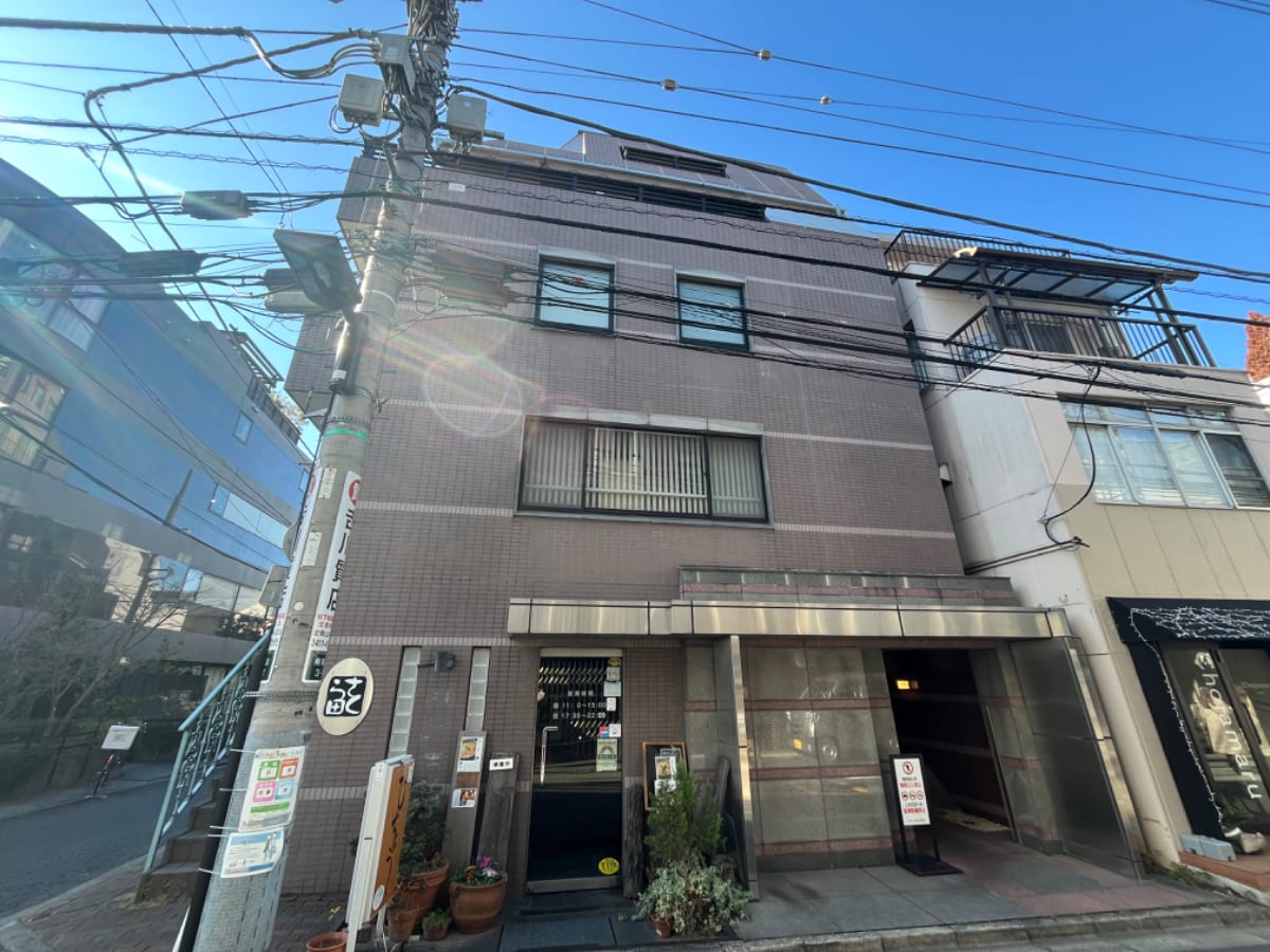v20241127174058/fresh/building/J00100357064_10