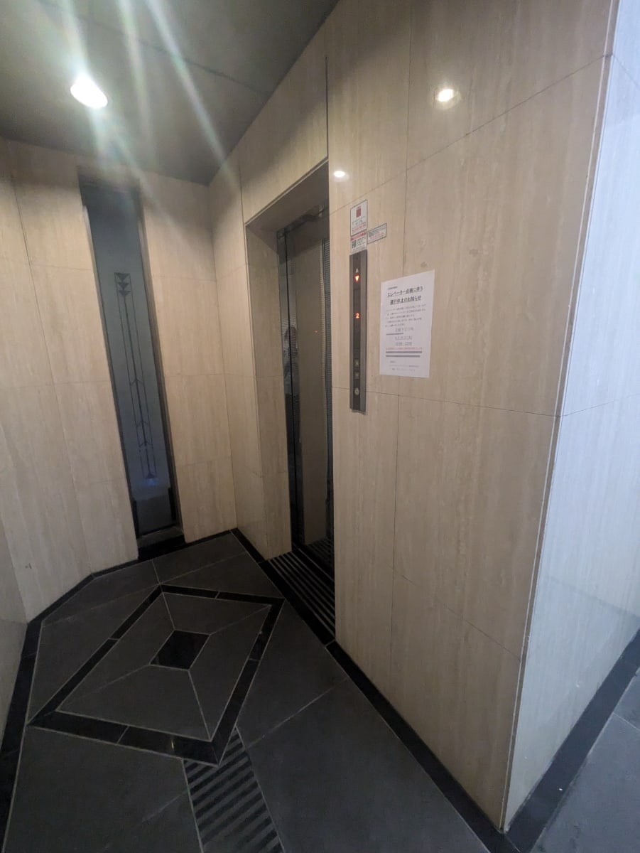v20241213174104/fresh/building/J00100366421_4