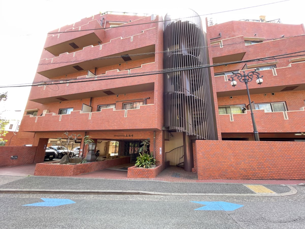 v20241220174108/fresh/building/J00100357023_10