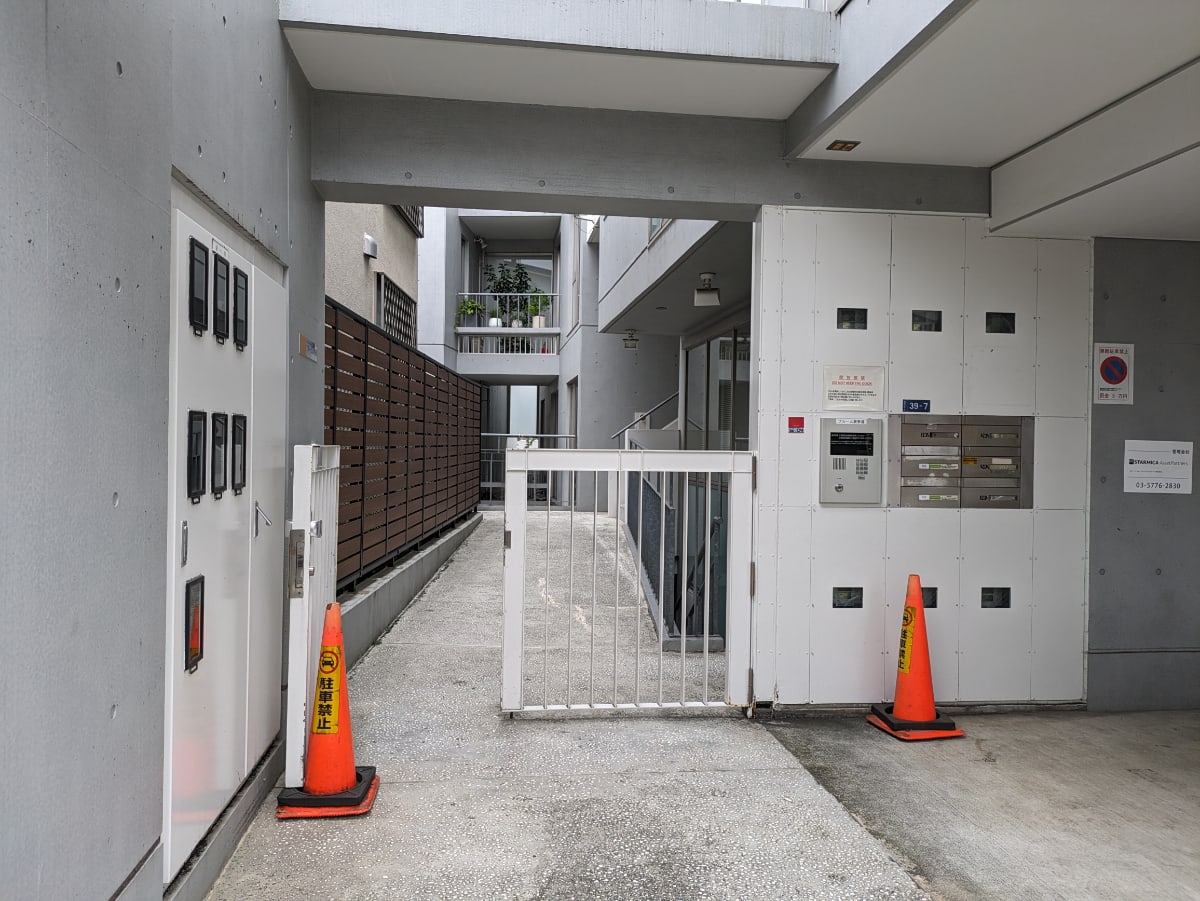 v20241221174033/fresh/building/J00100365822_3