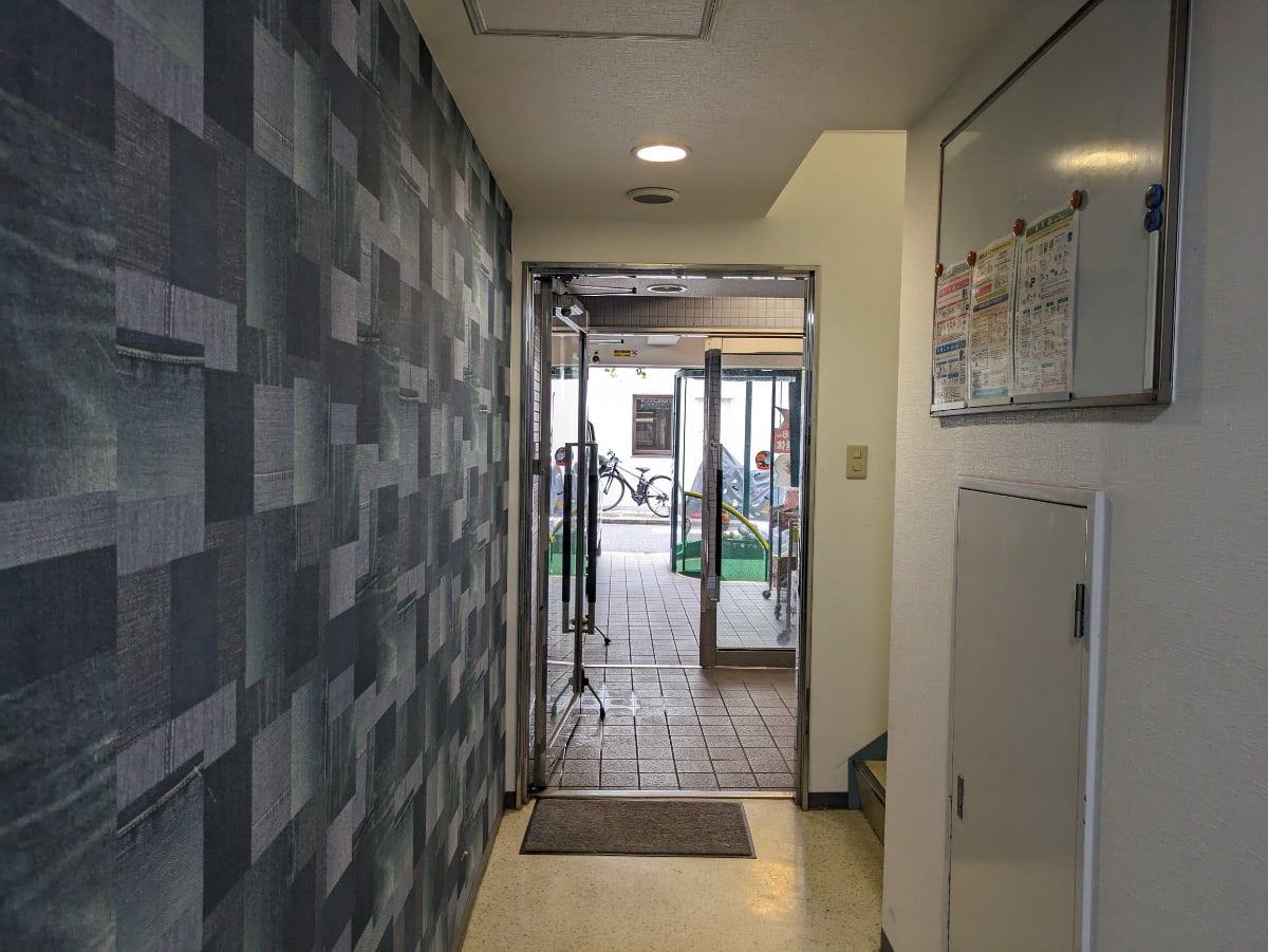 v20250303174104/fresh/building/J00100366894_7