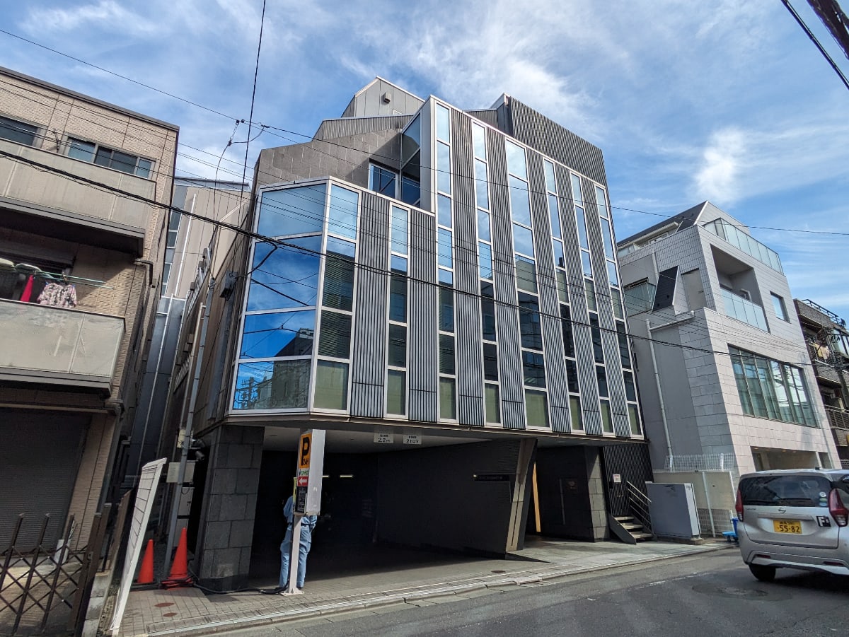 v20250327174118/fresh/building/J00100360300_1