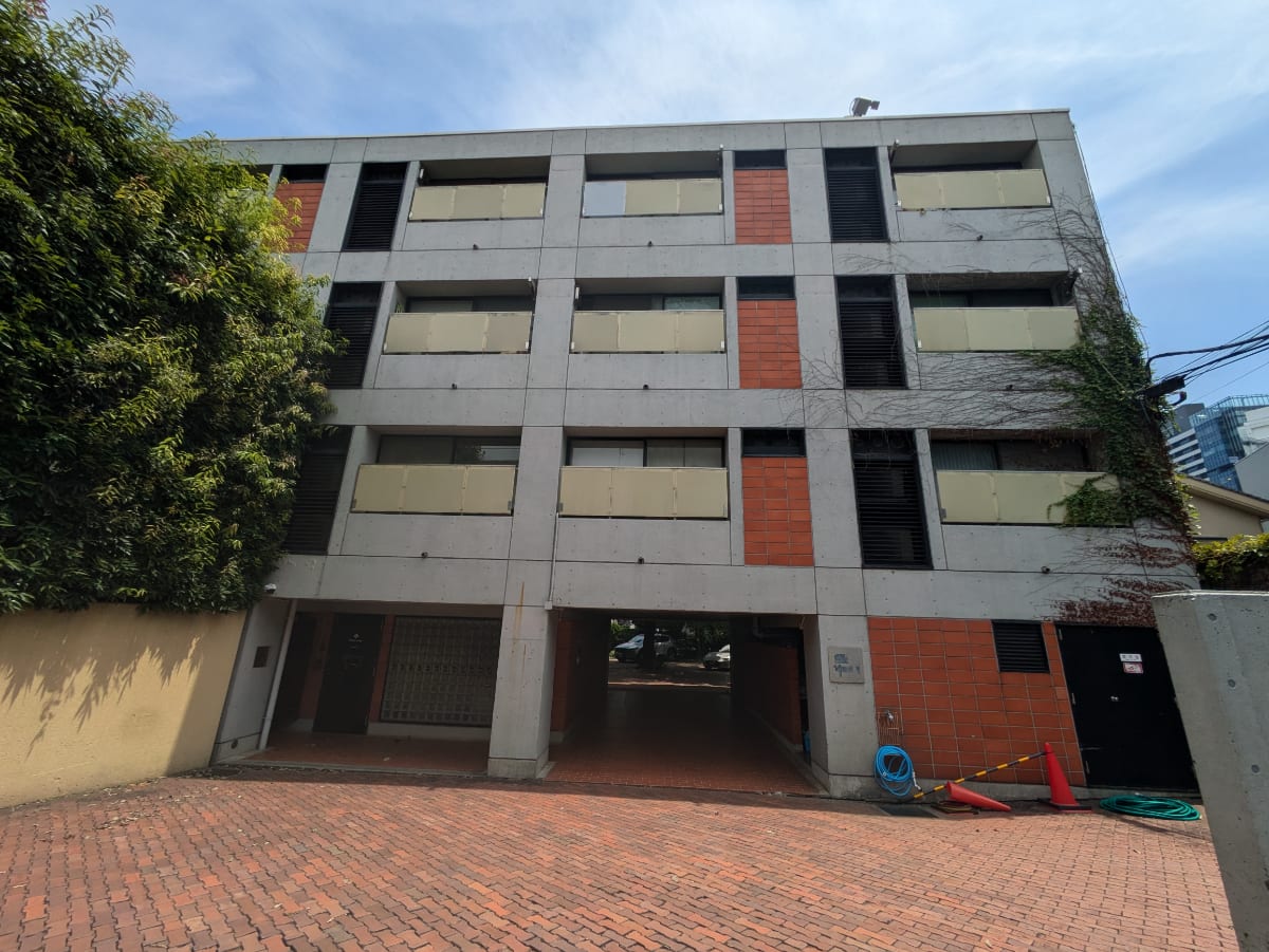 v20250427003014/fresh/building/J00100389857_1