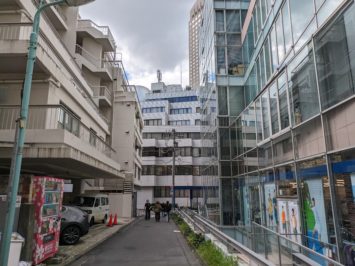 v20250427003015/fresh/building/J00100392235_24