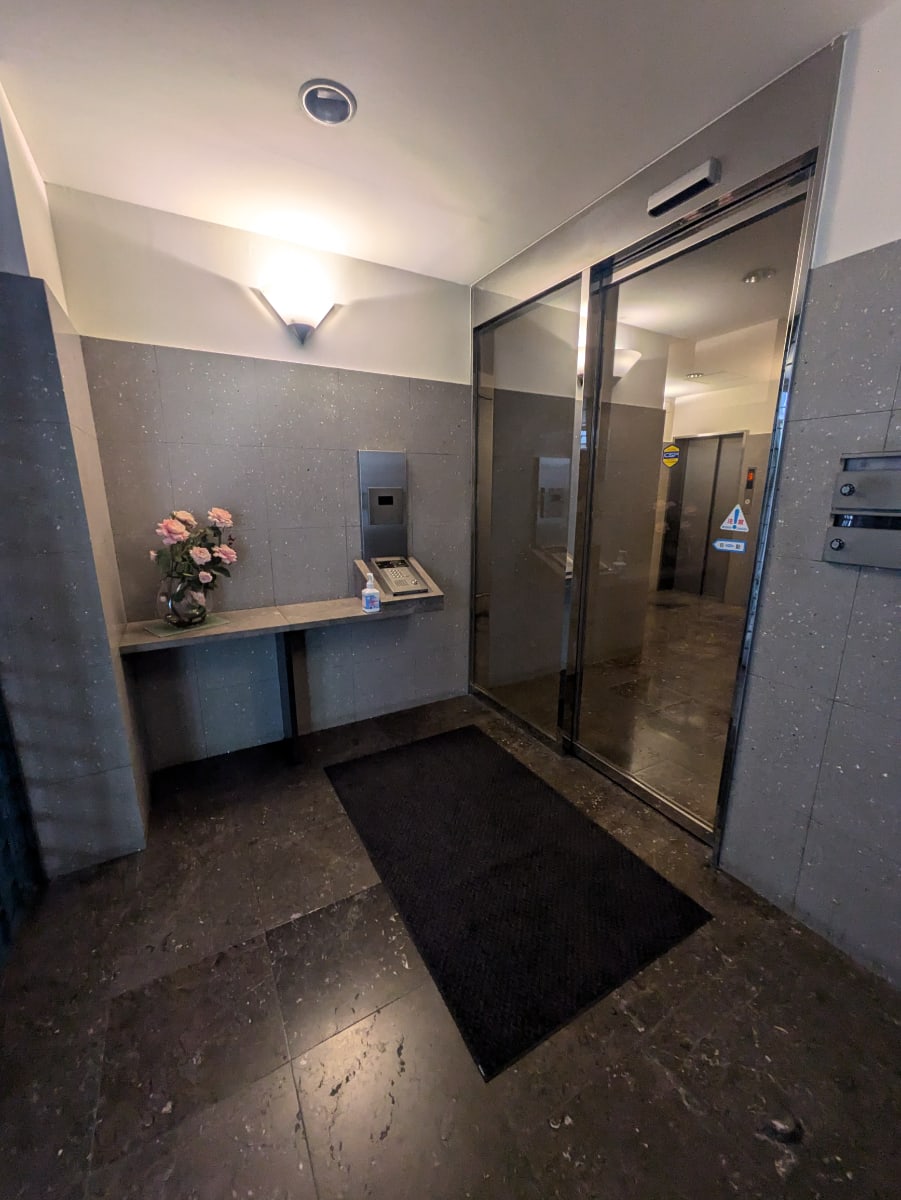 v20250427005210/fresh/building/J00100410246_9