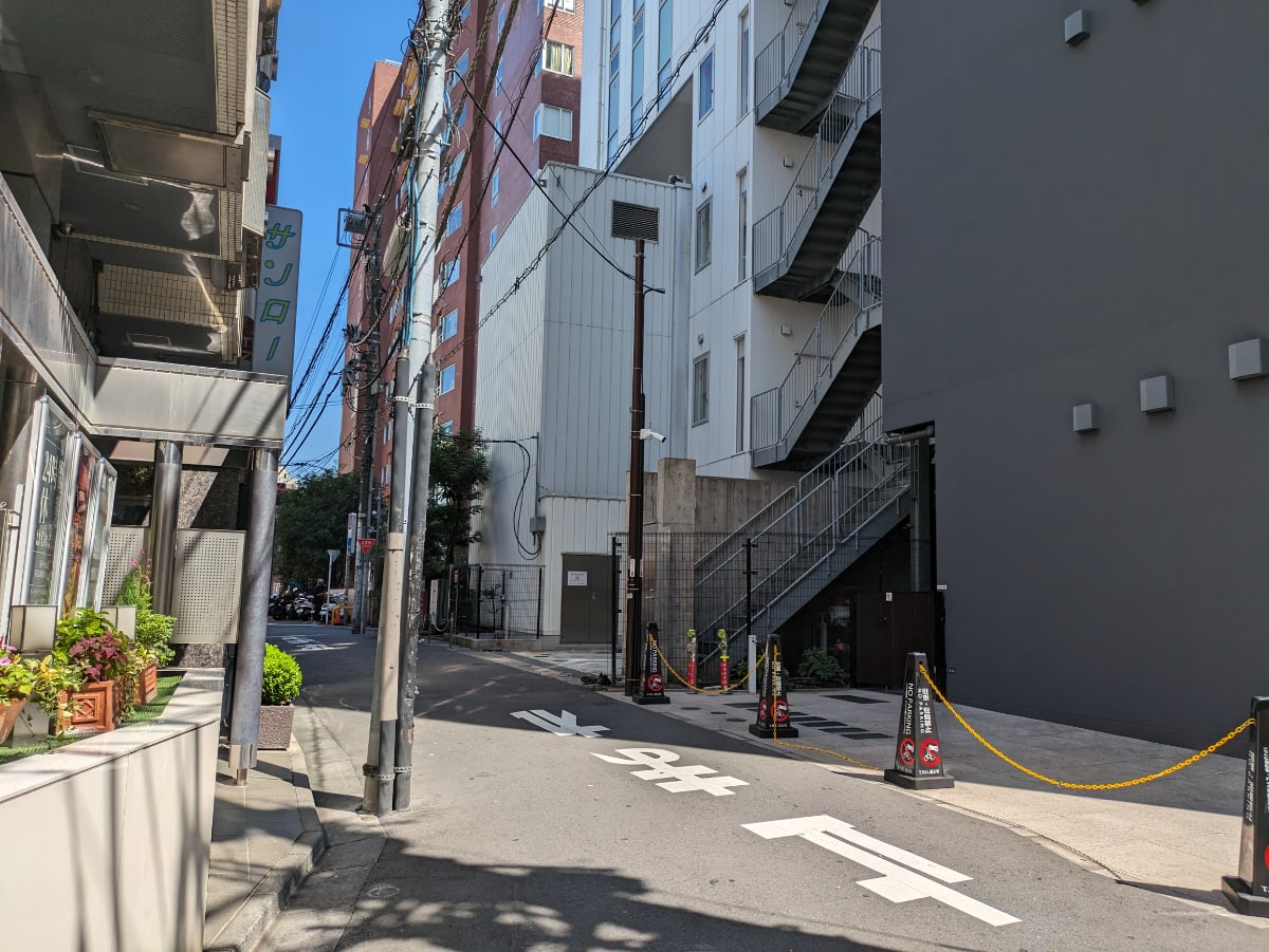 v20250427010506/fresh/building/J00100482124_24