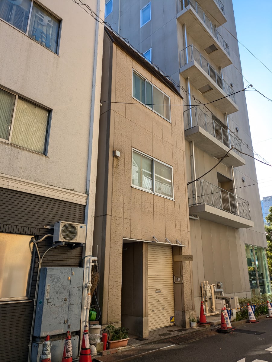 v20250506150654/fresh/building/J00100402325_10