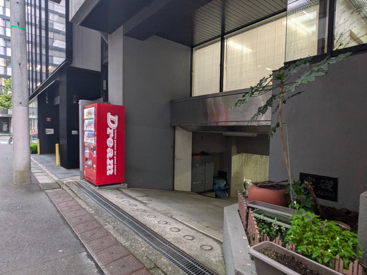 v20250601150545/fresh/building/J00100388916_7