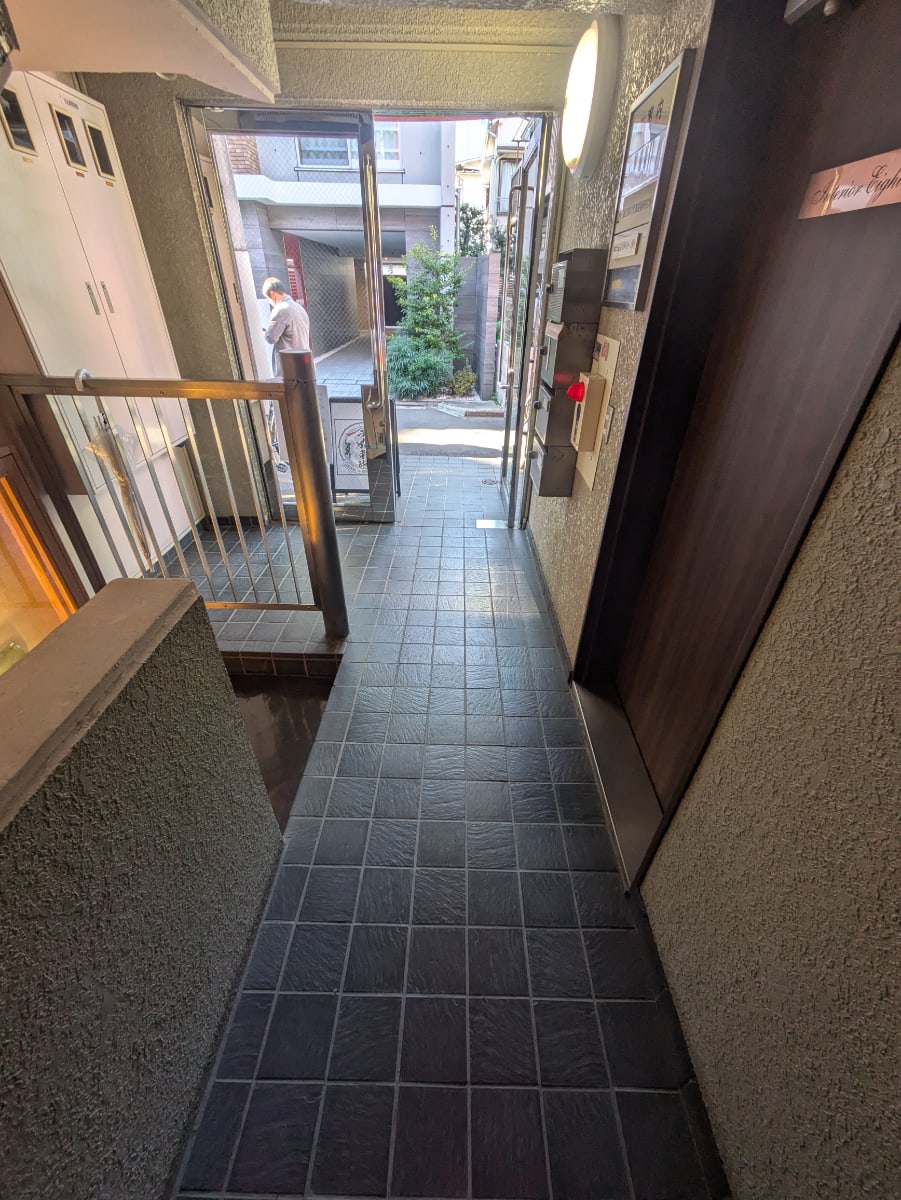 v20250611150815/fresh/building/J00100387969_12