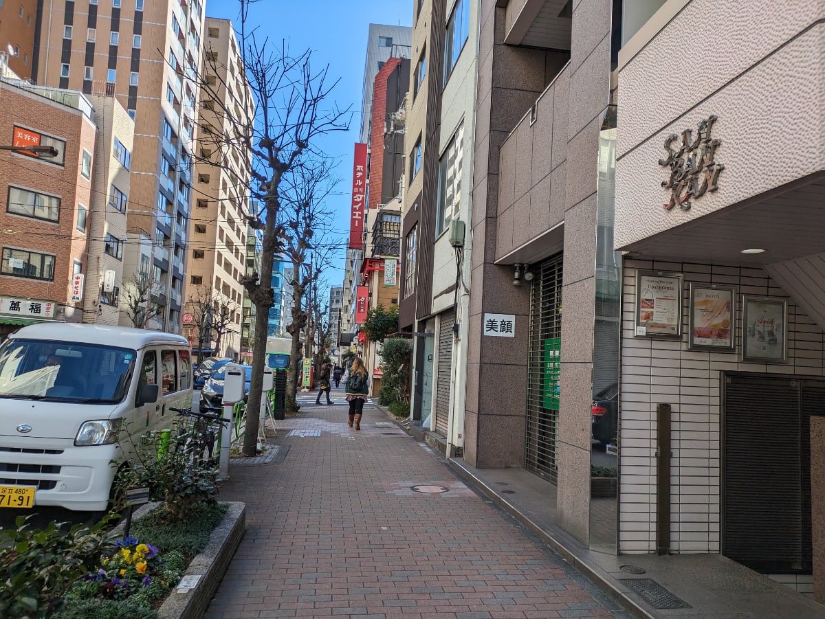 v20250729072148/fresh/building/J00100402976_2