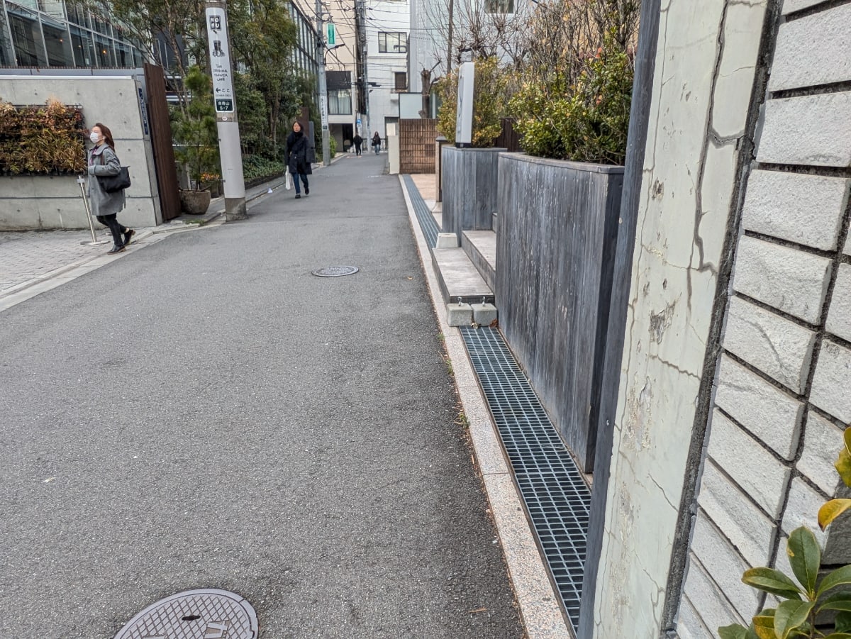 v20250903150709/fresh/building/J00100378306_22