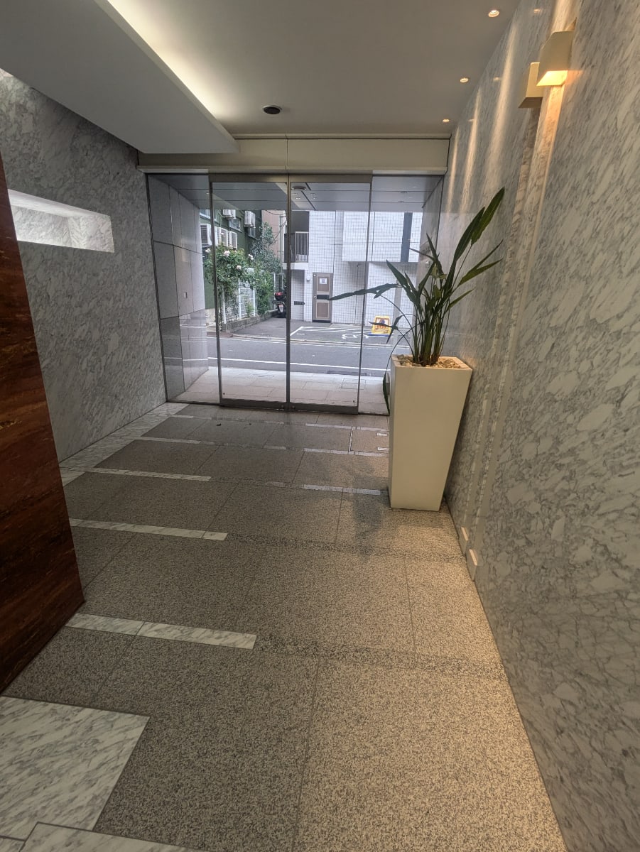 v20250919150704/fresh/building/J00100384158_8
