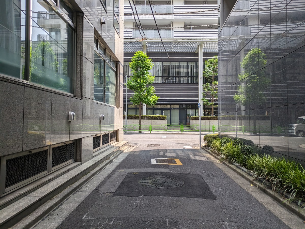 v20251001150706/fresh/building/J00100357316_16
