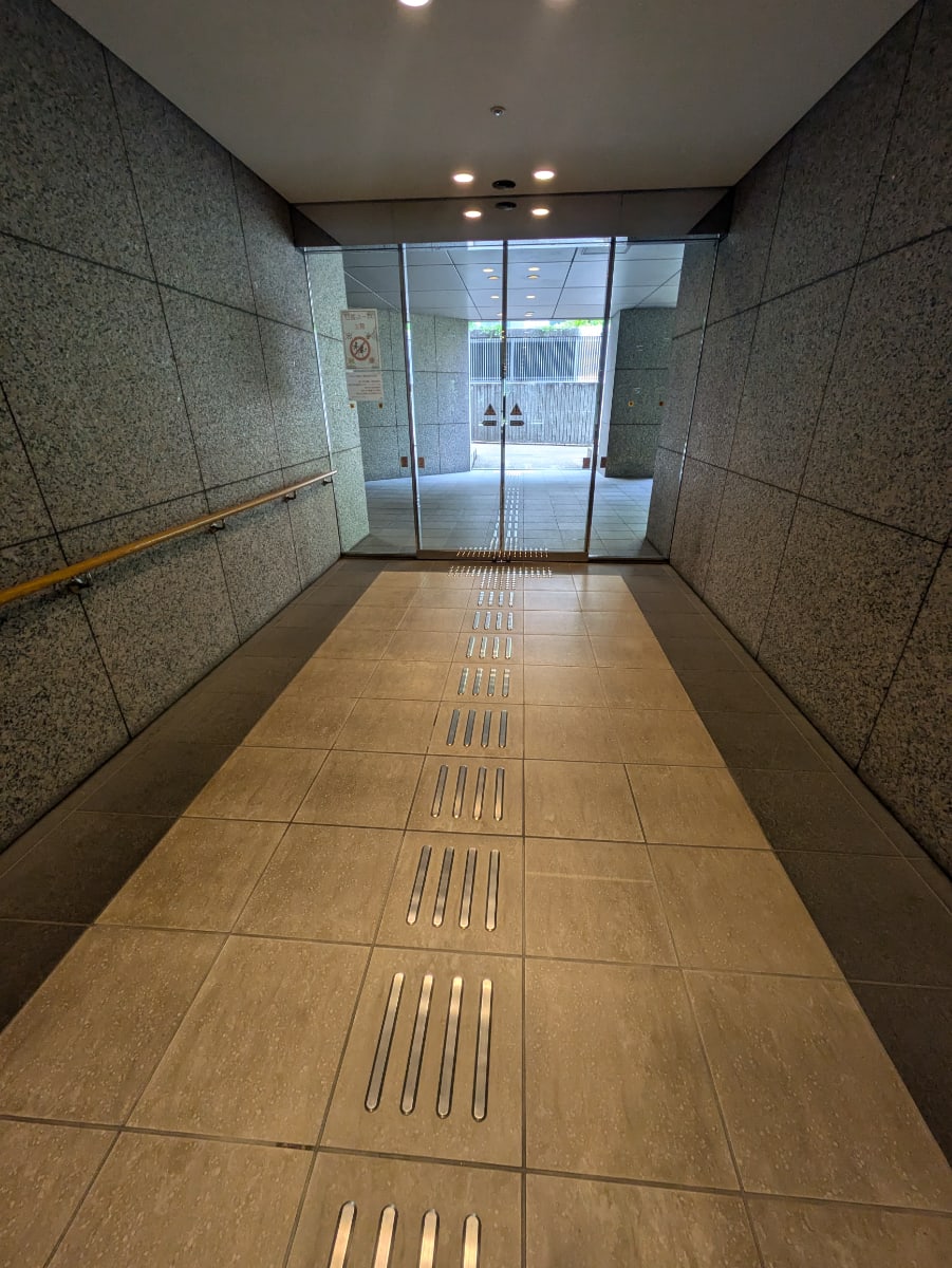 v20251001150706/fresh/building/J00100383915_11