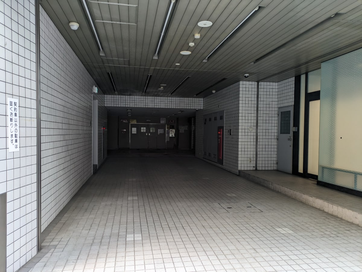 v20251001150706/fresh/building/J00100403344_15