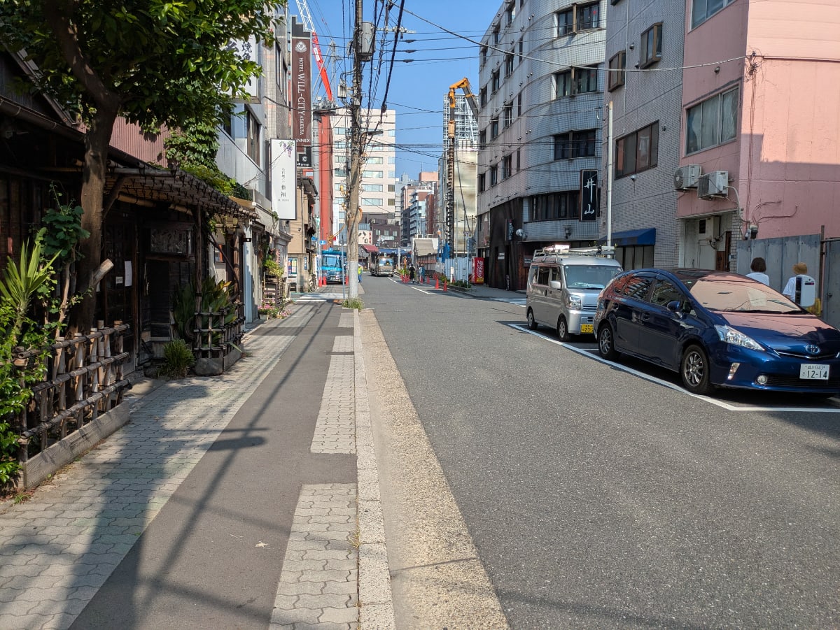 v20251001150706/fresh/building/J00100415951_15