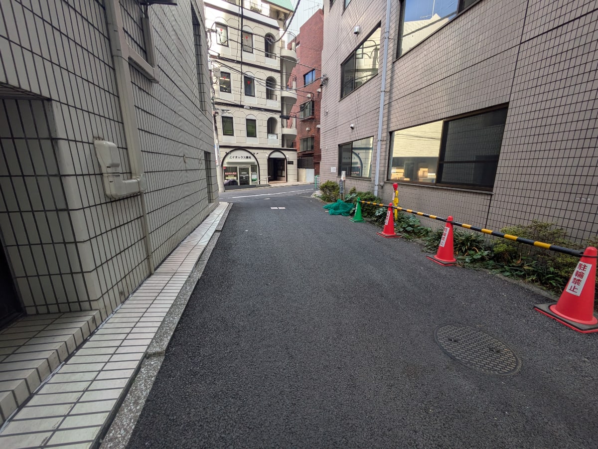 v20251001150706/fresh/building/J00100418633_12