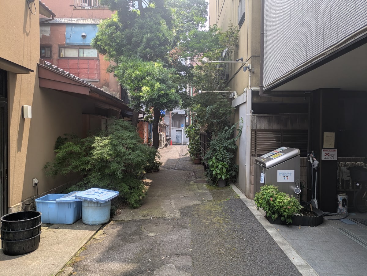 v20251001150706/fresh/building/J00100432318_15