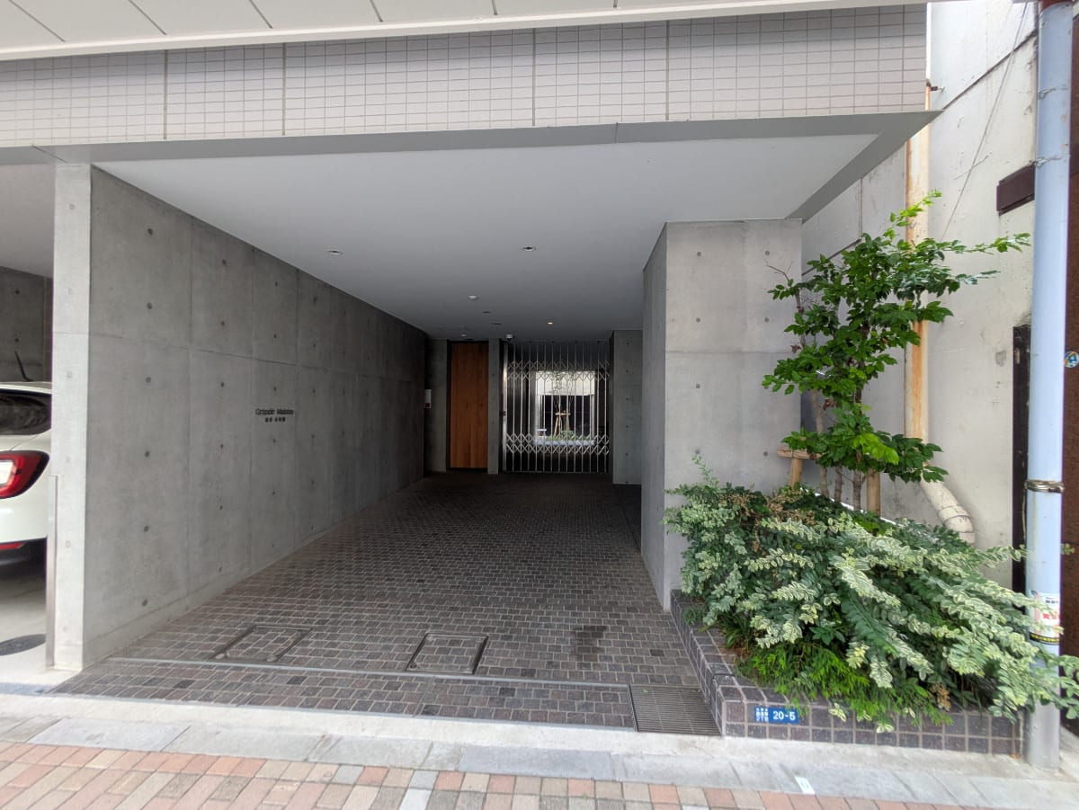 v20251001150706/fresh/building/J00100498900_9
