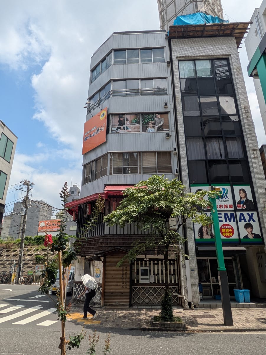v20251003033705/fresh/building/J00100358631_7