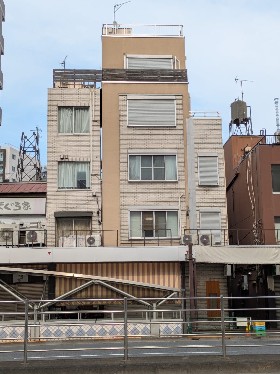 v20251003033705/fresh/building/J00100364336_1