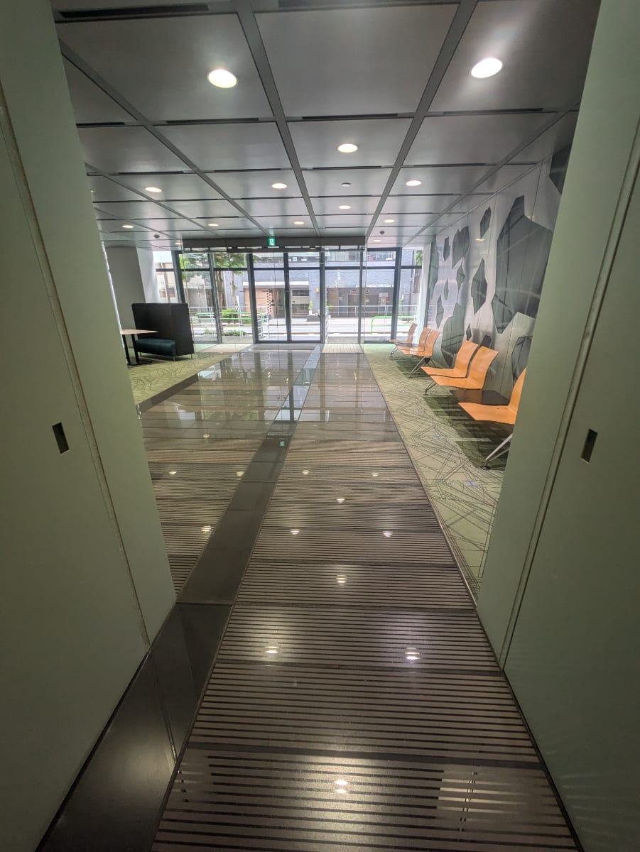 v20251003033705/fresh/building/J00100380215_9
