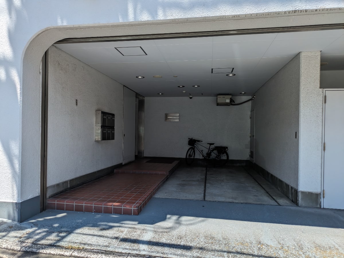 v20251003033705/fresh/building/J00100382916_21