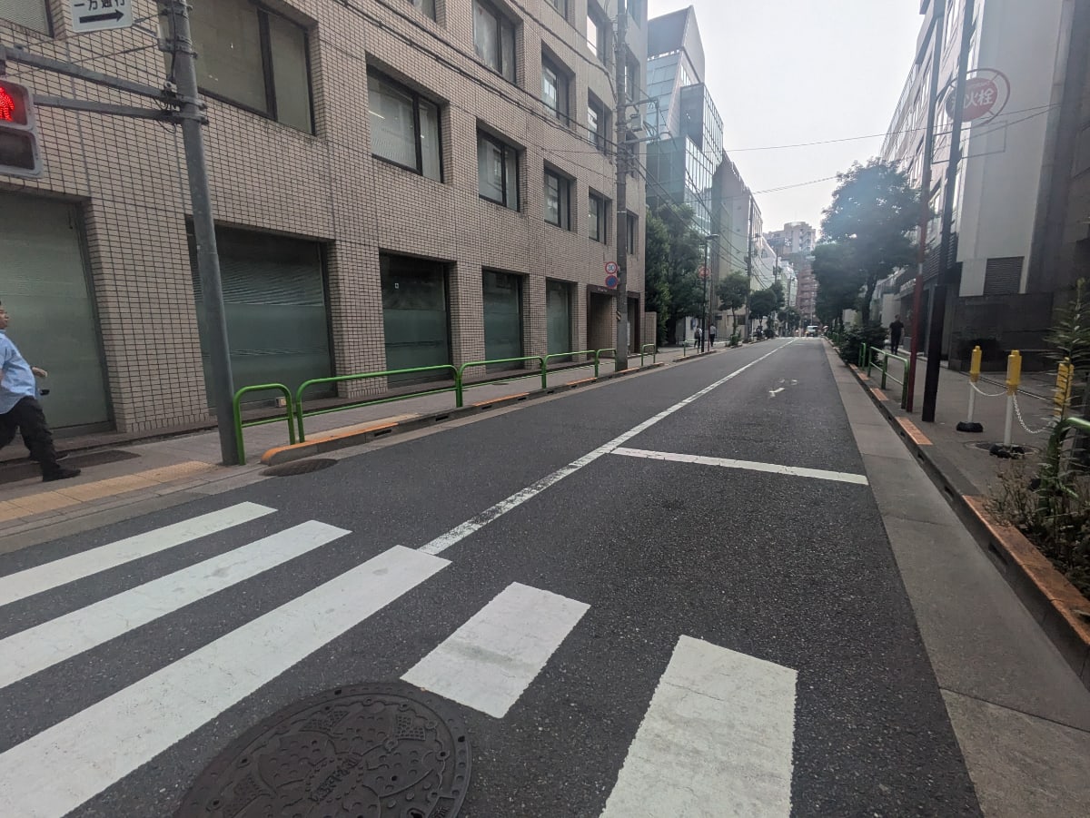 v20251003033705/fresh/building/J00100383948_2