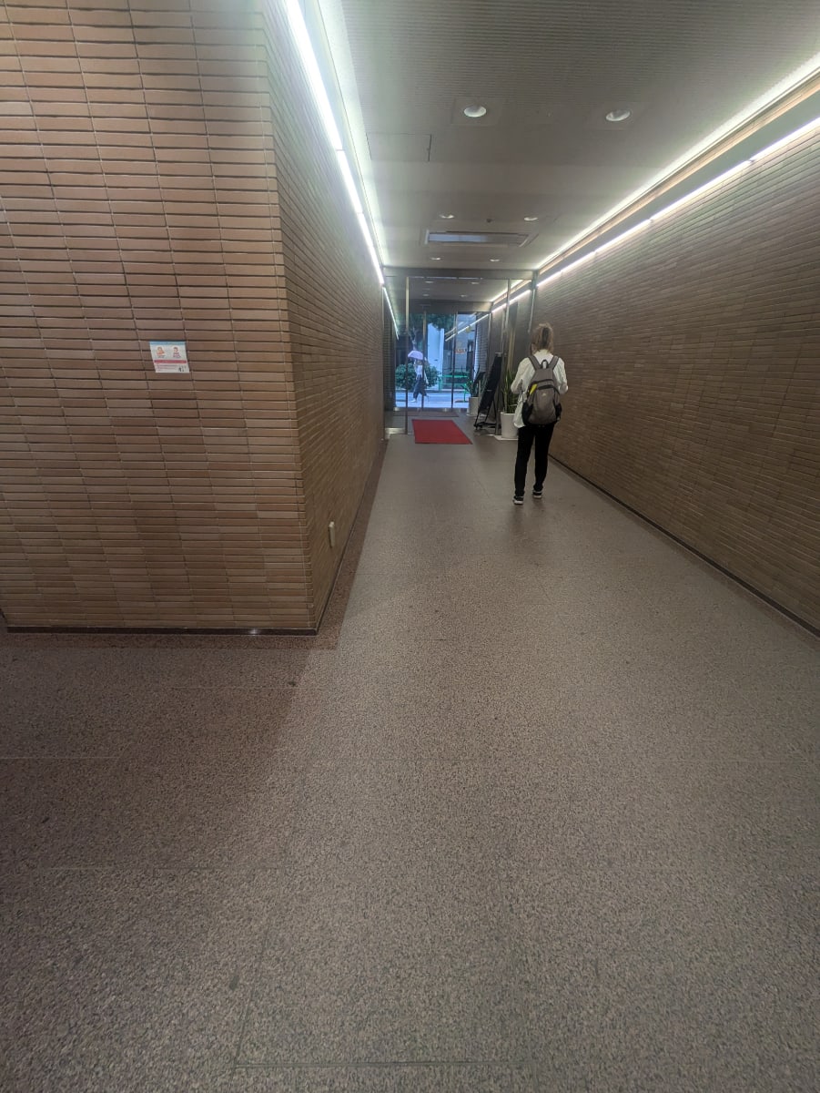 v20251003033705/fresh/building/J00100383948_7