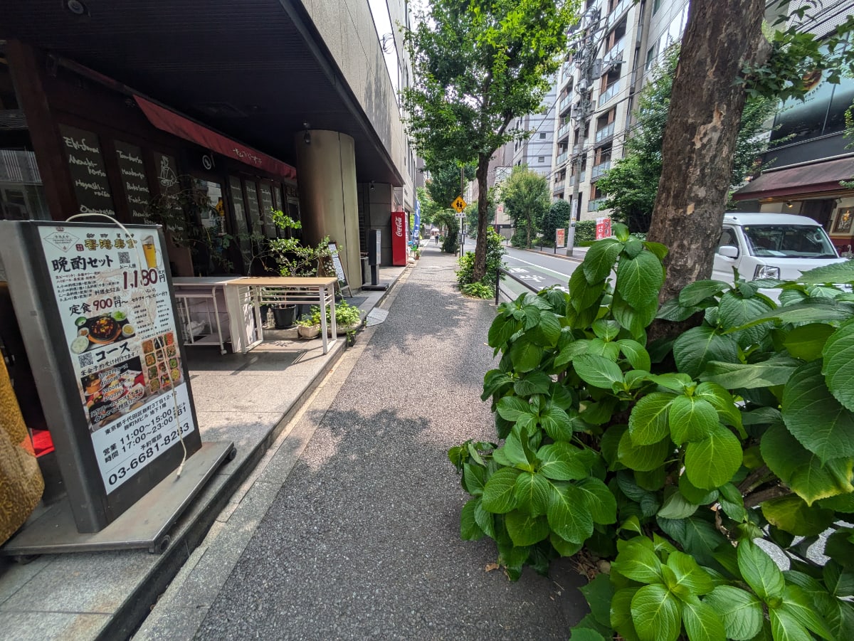 v20251003033705/fresh/building/J00100383994_13