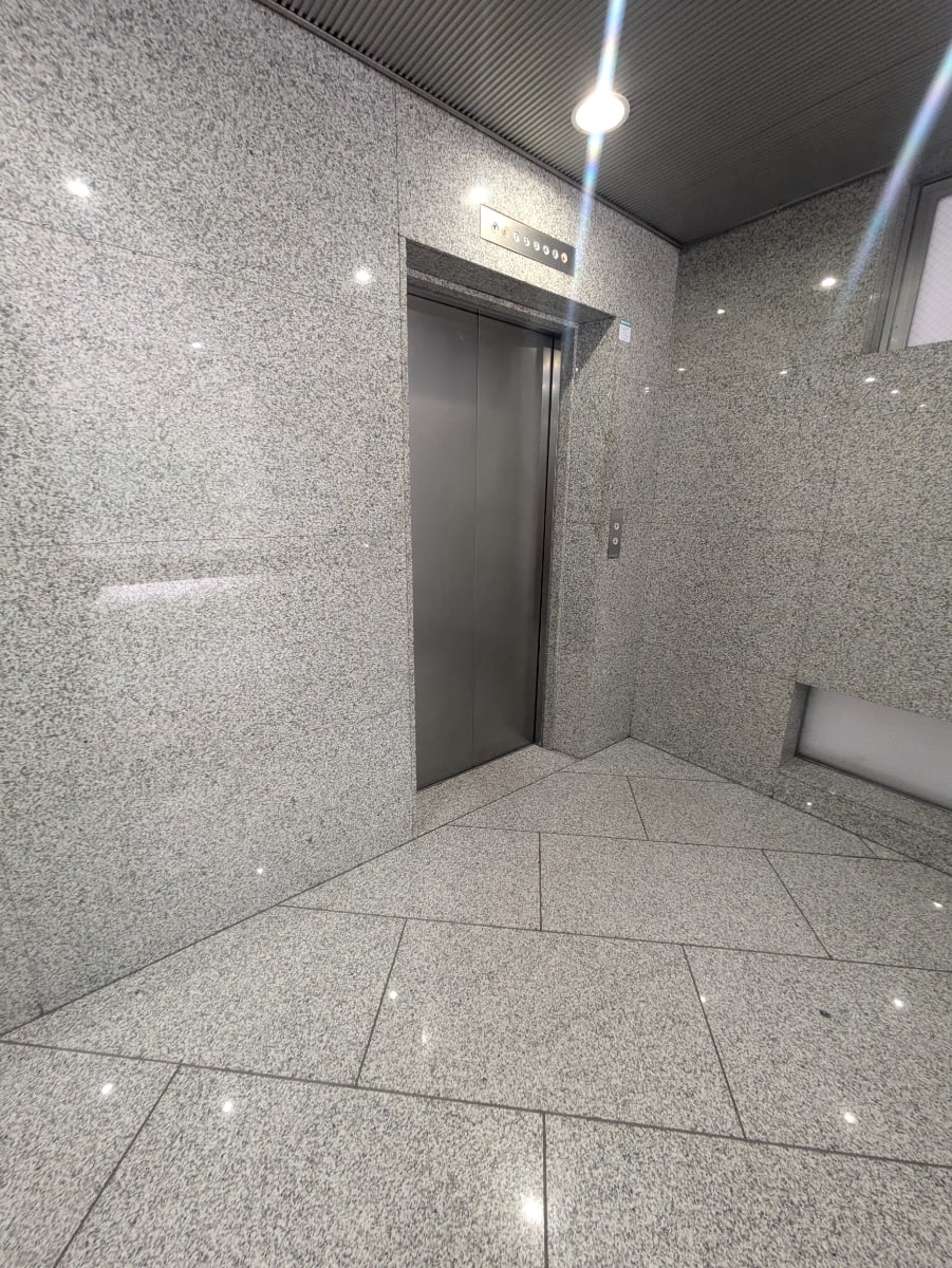 v20251003033705/fresh/building/J00100384005_4