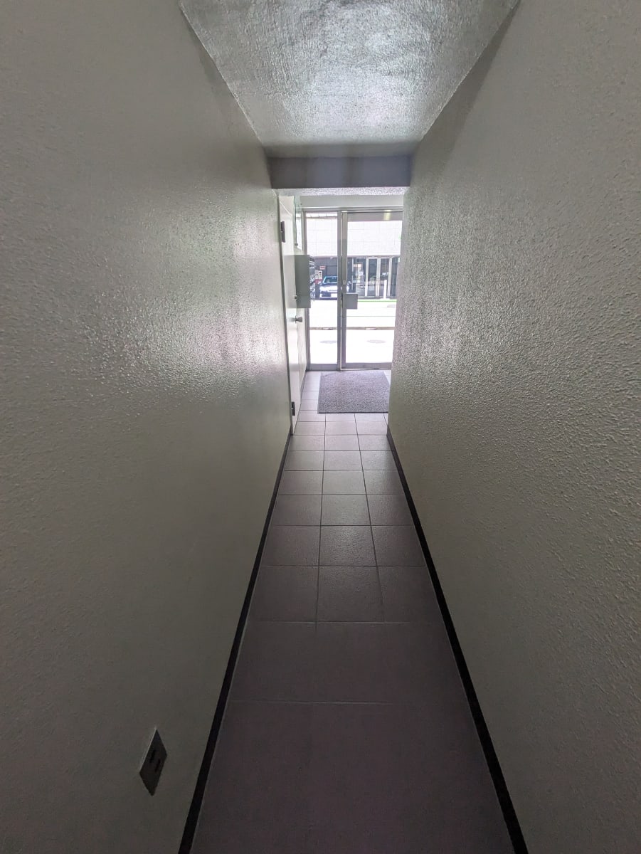 v20251003033705/fresh/building/J00100389529_9