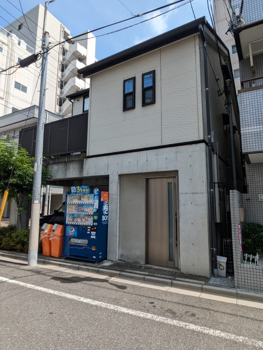 v20251003033705/fresh/building/J00100392701_8
