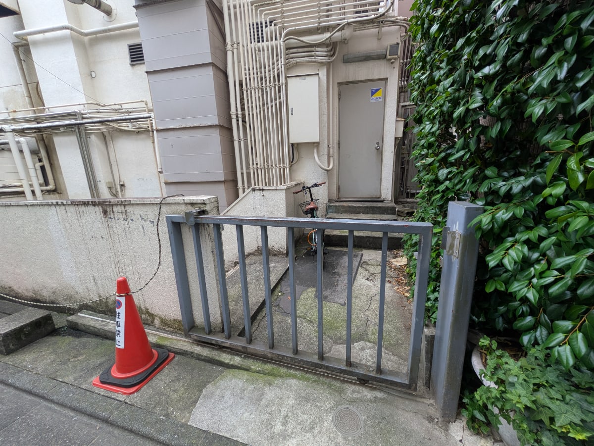 v20251003033705/fresh/building/J00100419581_9