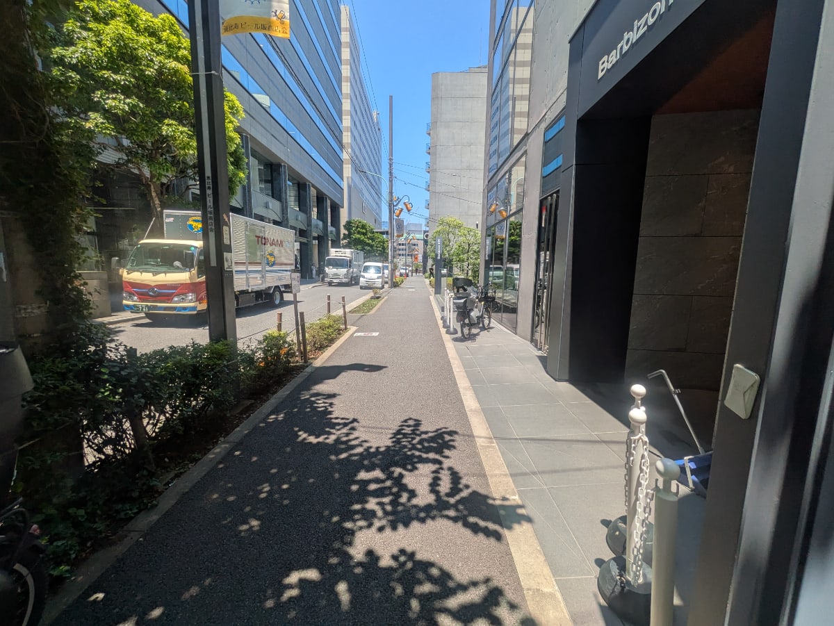 v20251003033705/fresh/building/J00100465999_2