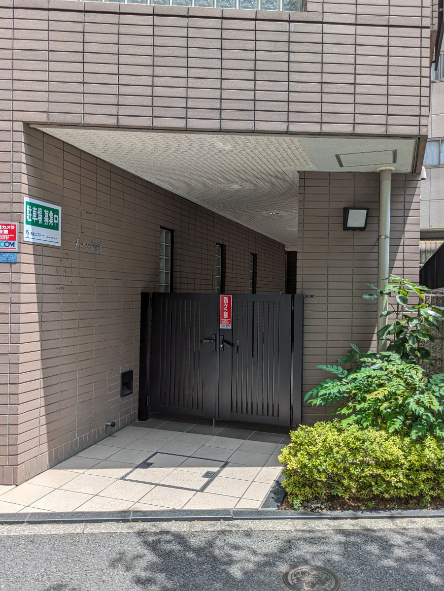 v20251003033705/fresh/building/J00100493070_3