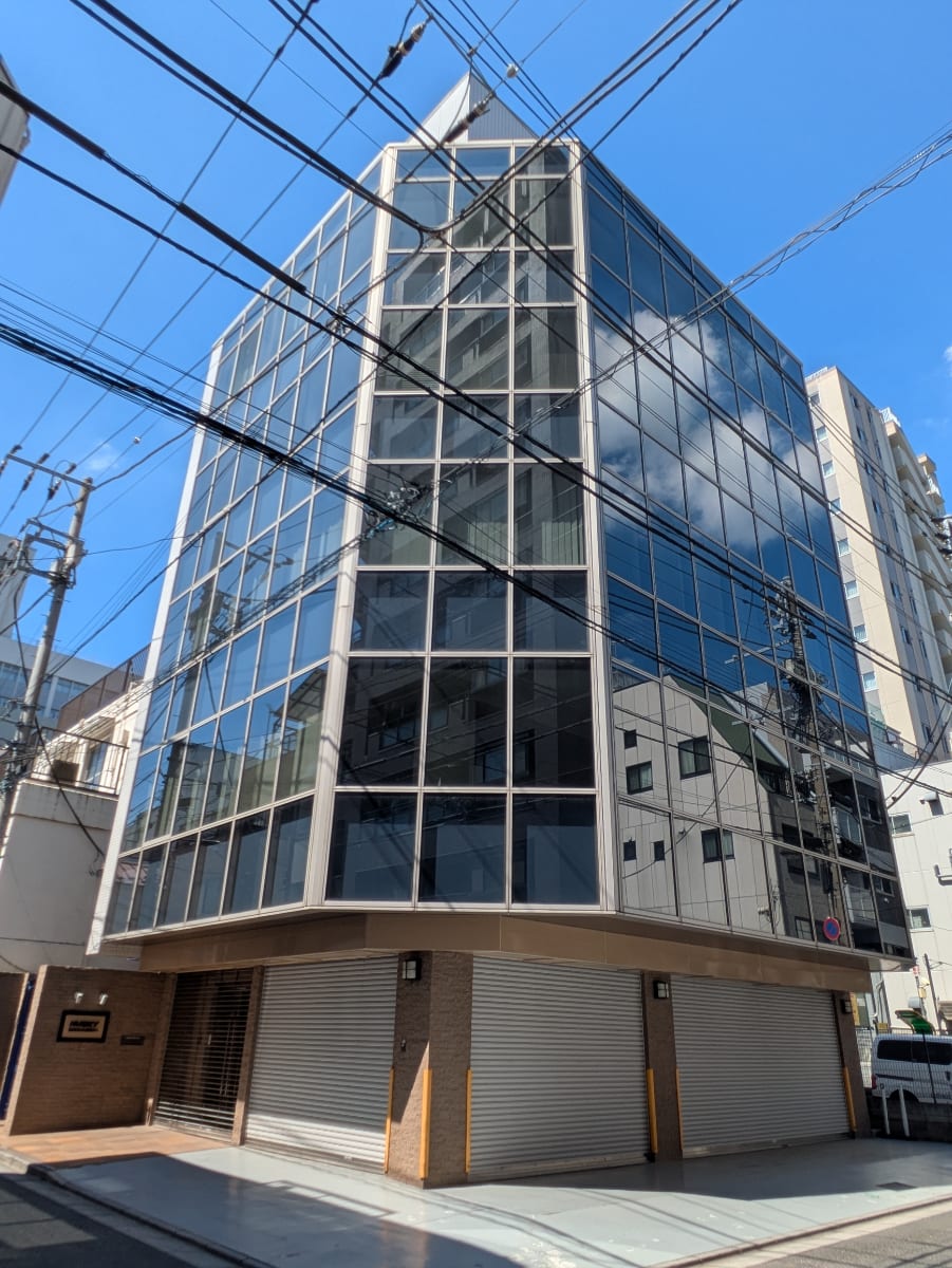 v20251003033705/fresh/building/J00100611695_1