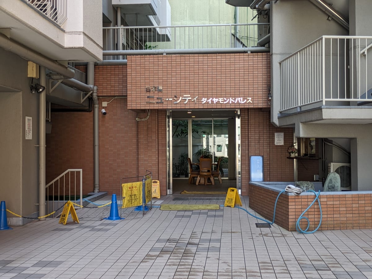 v20251003150706/fresh/building/J00100374240_3