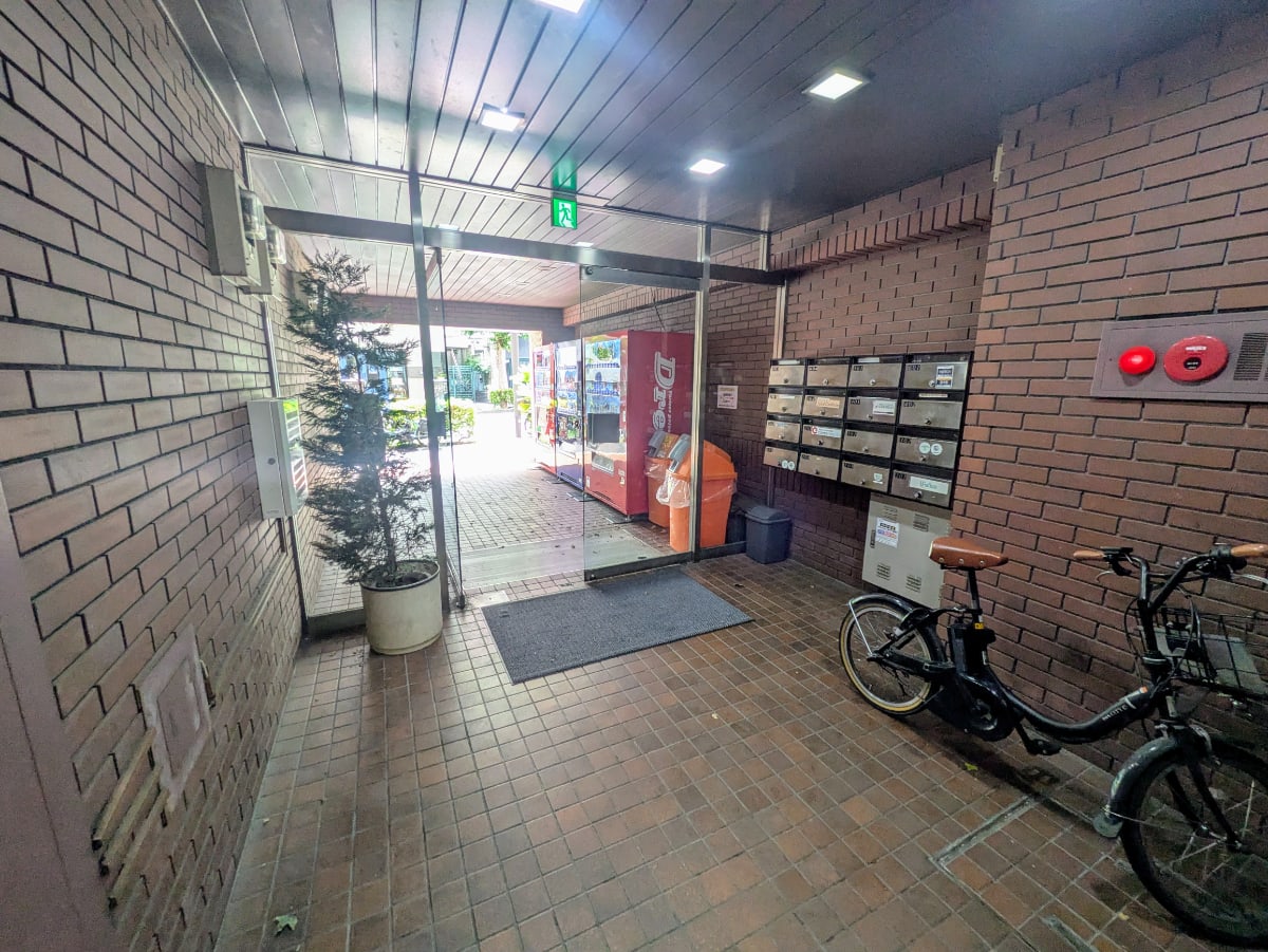 v20251003150706/fresh/building/J00100377220_11