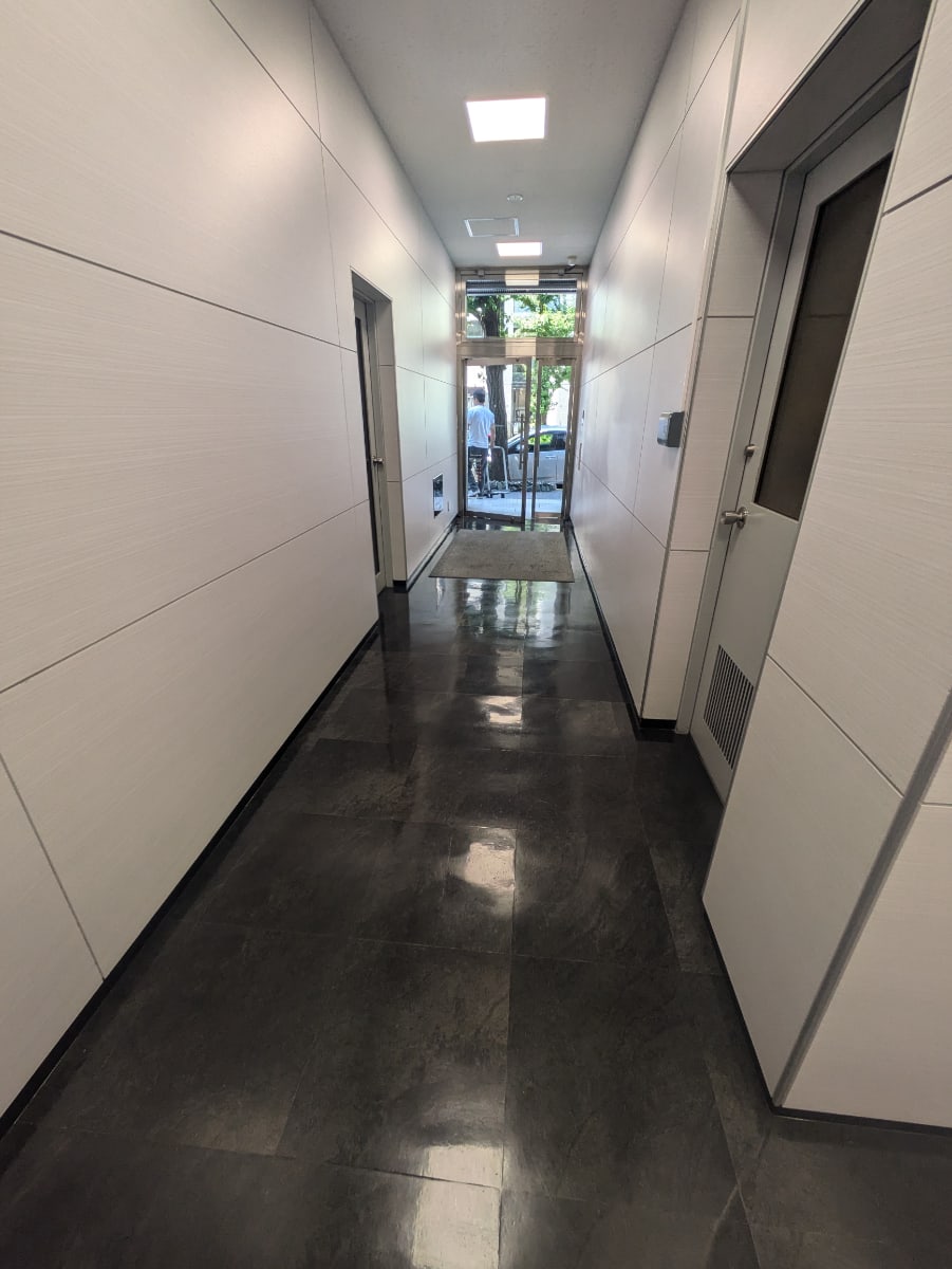 v20251003150706/fresh/building/J00100389317_10