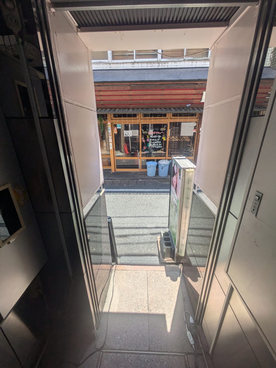 v20251003150706/fresh/building/J00100415681_8