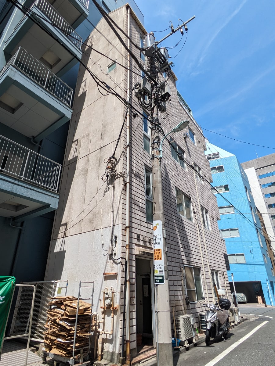 v20251003150706/fresh/building/J00100610042_9