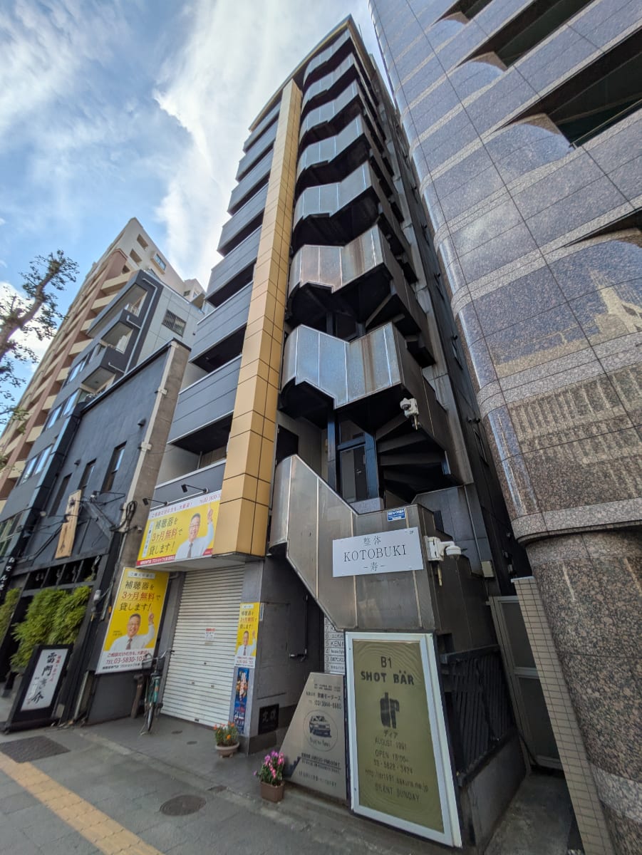 v20251006150705/fresh/building/J00100358744_15