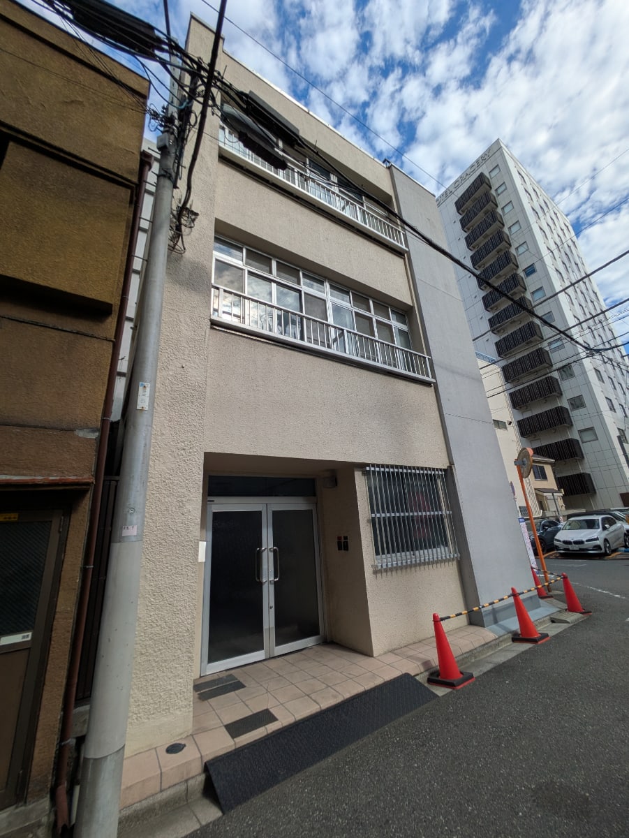v20251006150705/fresh/building/J00100379128_10