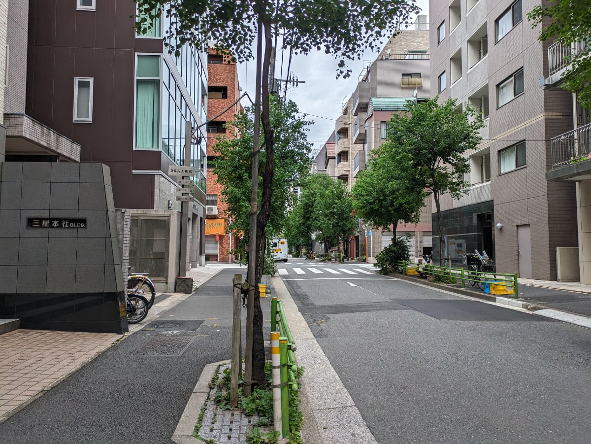 v20251006150705/fresh/building/J00100390718_2